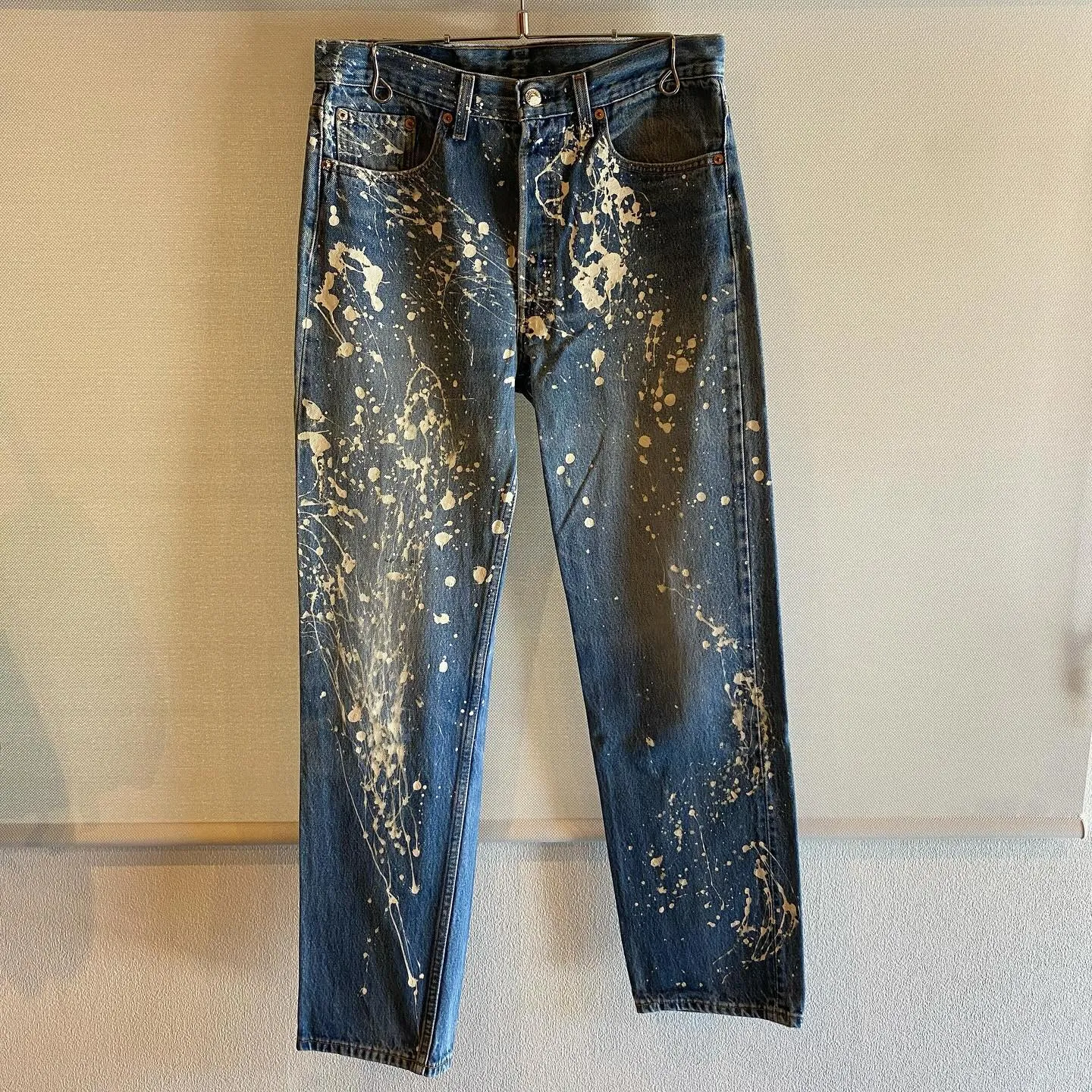 90's  Levi's 501  paint splatt...
